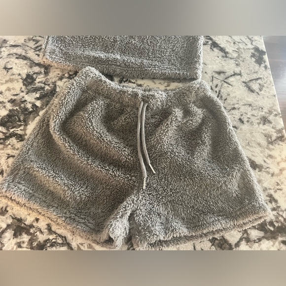 Womens Sexy Warm Fuzzy Fleece Cropped Lounge Two- Piece Set Size Small 🩶🩶 - Picture 5 of 9